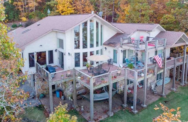 Great Lake Front House with Outstanding Views and Private Beach Area