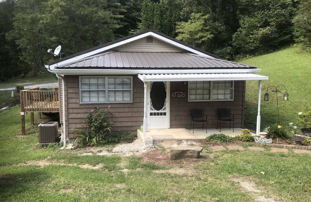 Great little getaway for a ride in the Royal Blue Mountains , Pioneer Tennessee