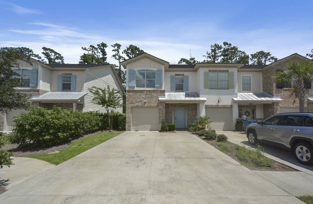 Mariners Landing 3 bed/2.5 bath Townhome End Unit