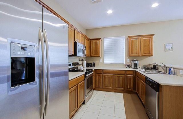 Great location! 3 bedroom home in the beautiful gated Anthem community!