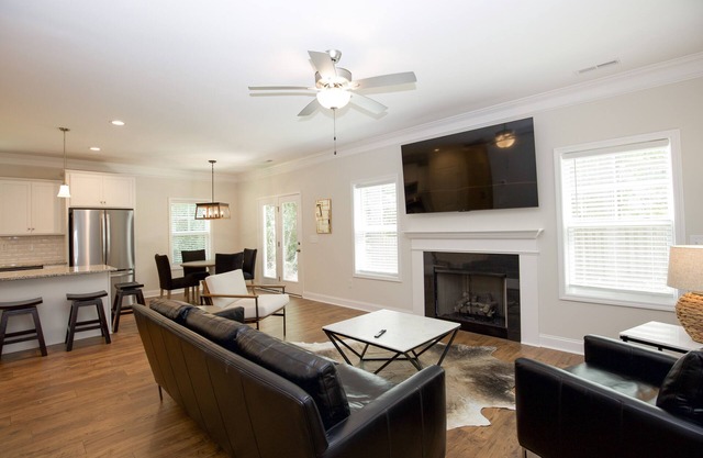 Great Location! 4 Bed / 4.5 Bath House in Pinehurst!