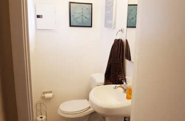 Great Location ASU Tempe 2 bed Comfy Priced Right!