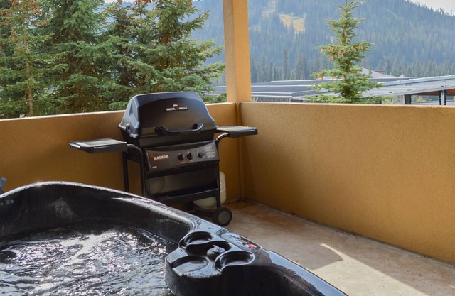 Great location close to village centre and next to ski runs with Private Hot Tub