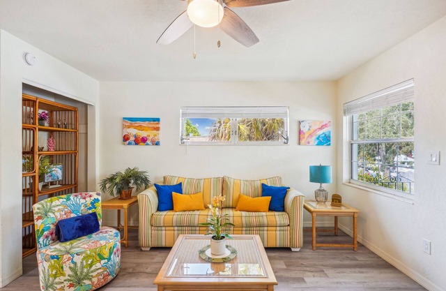 Great Location~ Close to Beach~ Pet Friendly~ 1BR Beach Quarters #8
