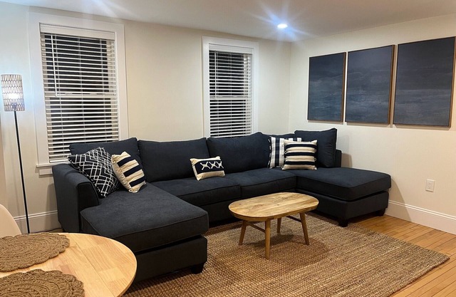 Great Location! Cozy 1-bedroom apartment Newport with WiFi, AC