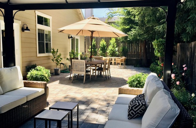 Great location. Five star reviews. Well-appointed home in Yountville Napa Valley