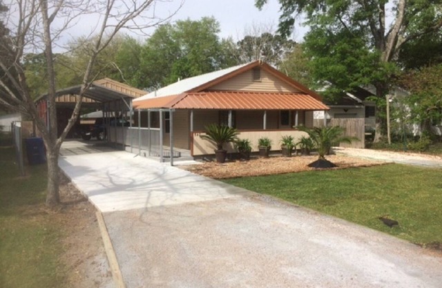 Great Location in Sulphur 1/2 Mile to I-10 Exit 20
