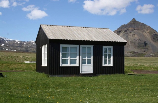 GREAT LOCATION - LUXURY COTTAGE – UNIQUE SURROUNDINGS - GLACIER – NATIONAL PARK