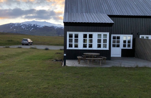 GREAT LOCATION - LUXURY COTTAGE – UNIQUE SURROUNDINGS - GLACIER – NATIONAL PARK