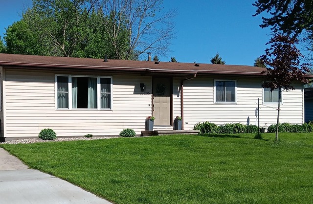 Great location near EAA! In a quiet neighborhood near the lake.