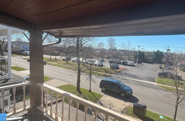 Great location North Buffalo 3 bedroom apartment.