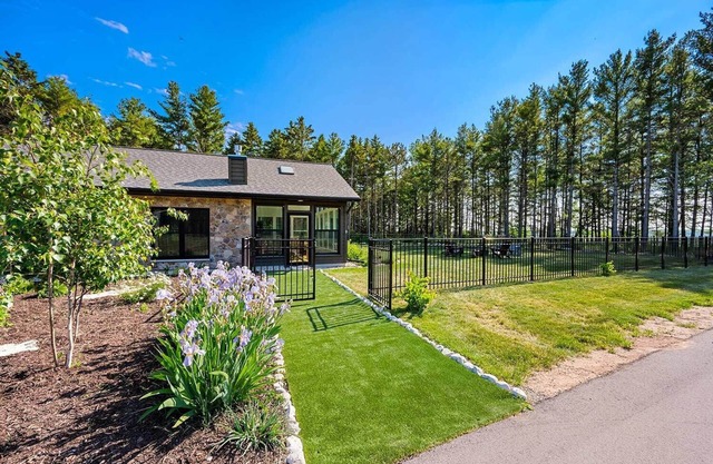 Great location on 5 Acres, New Home, Dog-friendly Fenced Yard, 2 King Bedrooms.