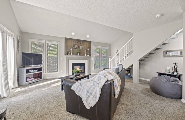 Great Location~Pet Friendly~Modern~Fast WIFI