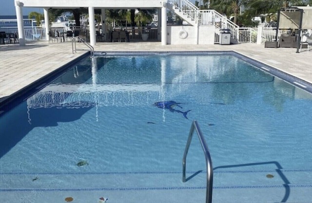 Great location -pool-boat ramp-marina-golf cart