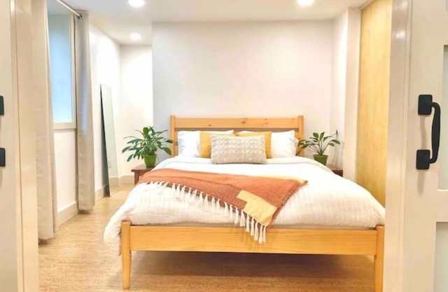 Great location, newly-finished, bright 1-bedroom
