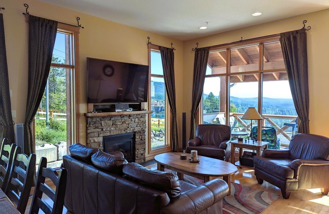 Am MAIN @KAR = Sullivan Stone Lodge # 16 = Nummer 1 in Ski-In & Ski-Out Location