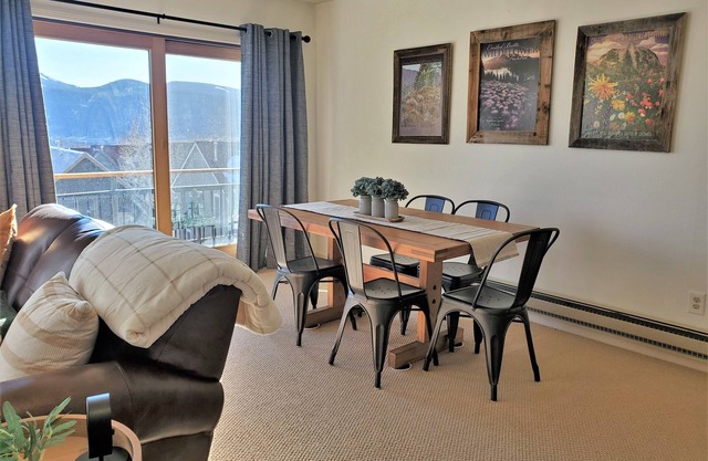 Great mountain views & convenient location in Mt. Crested Butte!