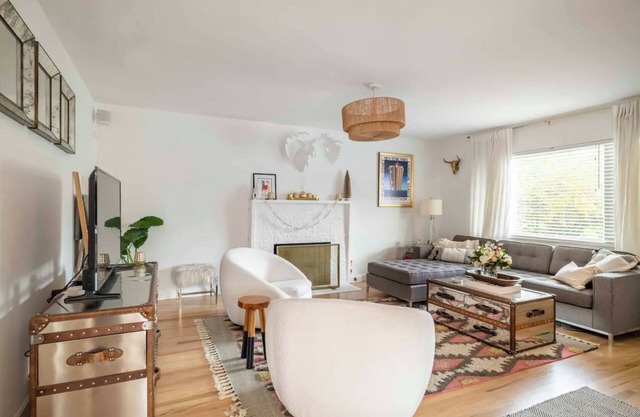 Great outdoor space, fire pit & gourmet kitchen minutes from downtown Healdsburg