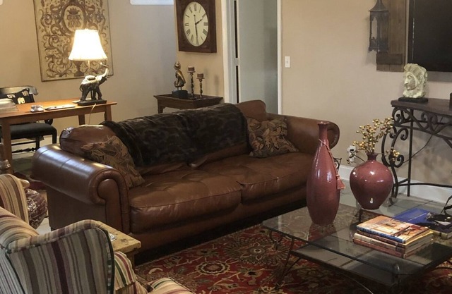 GREAT PLACE FOR TRAVELING NURSES- A couple of miles from DCH Regional Hospital.