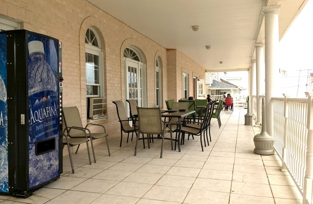 Great Place right on the beach!!