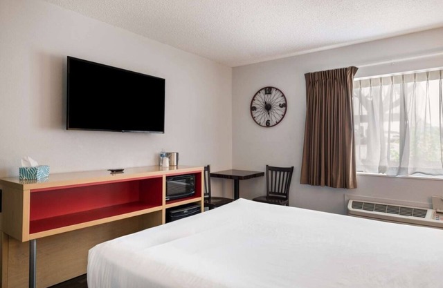 Great Place to Stay! Indoor Pool, Pet-friendly, Free Parking and Breakfast