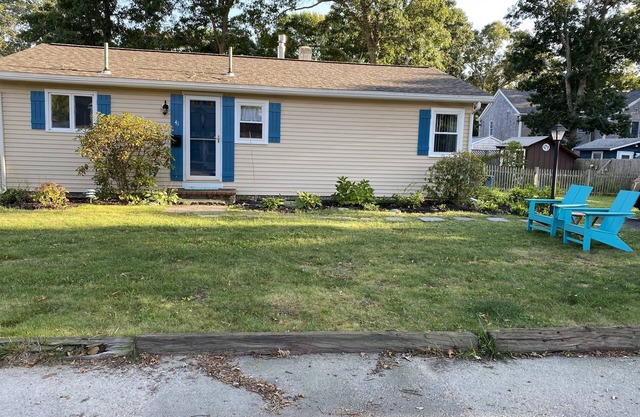 Great Pond House - 1 minute walk to private beach