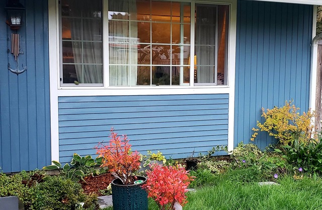 Great quiet family friendly location near chambers Bay. Private covered patio.