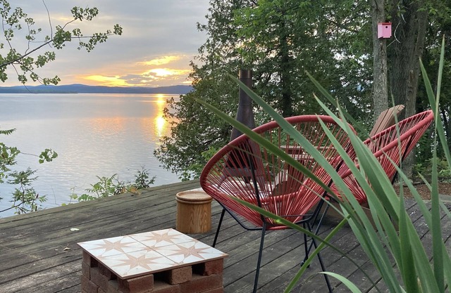 TOLLE PREISE! CHARMING DOG FRIENDLY LAKESIDE COTTAGE