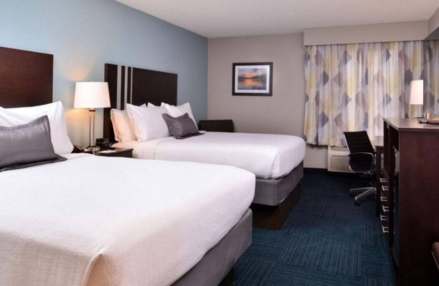 Great Relaxing Overnight! 4 Comfortable Units, Onsite Pool, Free Parking, Dining