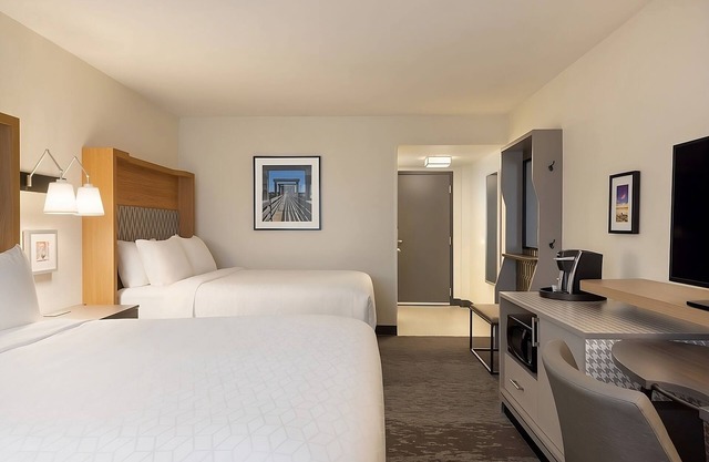 Great Relaxing Overnight Stay! 2 Classy Units! Indoor Swimming Pool