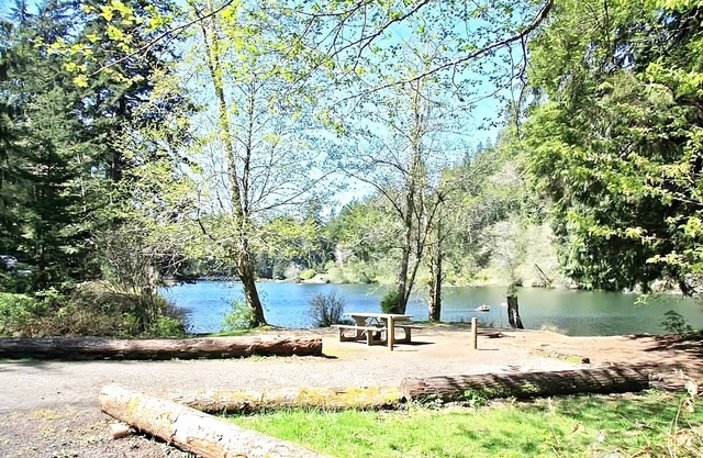 Great Relaxing Overnight Stay in GuestHouse Montesano! Free Onsite Parking