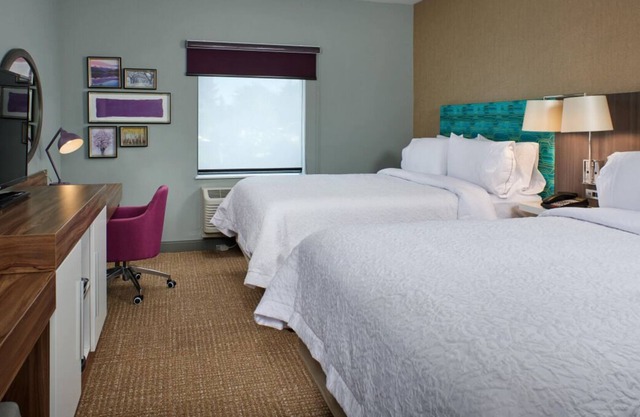 Great Relaxing Overnight! 3 Great Units, Pool, Free Parking & Breakfast