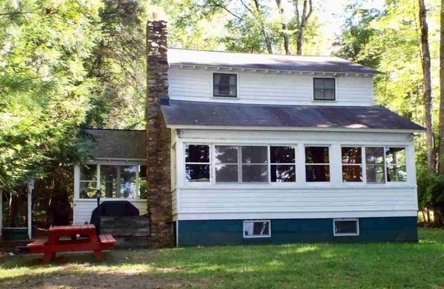 Great Sacandaga Lake 5BR Cottage mit direktem Wasser, Dock, Badeplattform