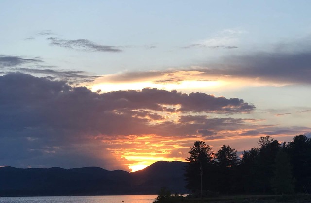 Great Sacandaga Lake - 5 minute walk to sandy beach