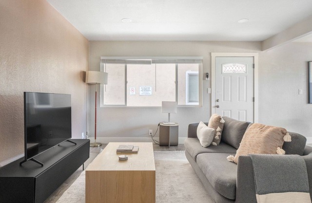 Great Santa Clara 1BR w/ Pool & W/D, nr Medical Center, by Blueground