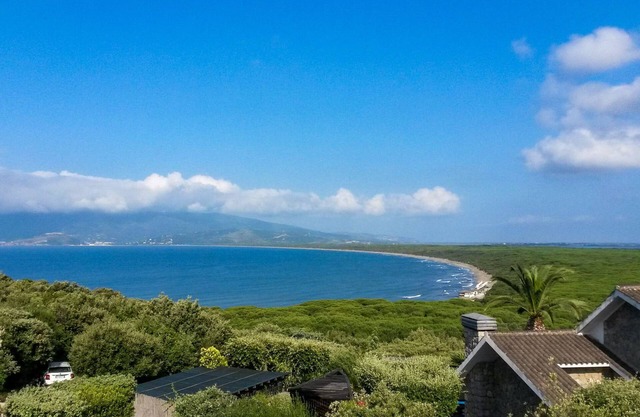 Toller Meerblick, kurzer Spaziergang zum Strand, privater Pool, Familienvilla