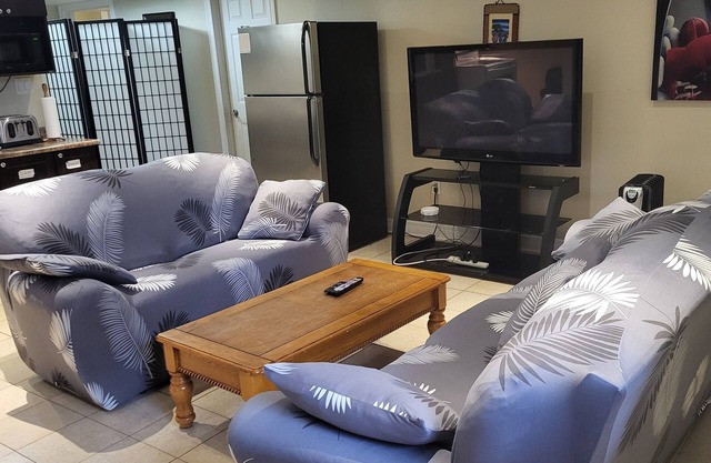Great Stay Travel Adventure - 5 minutes from Ottawa International Airport South