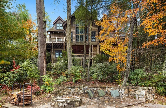 TOLLE Zeit für einen Herbst Entfliehen Sie dem eleganten Lakeside Mountain Retreat der Natur