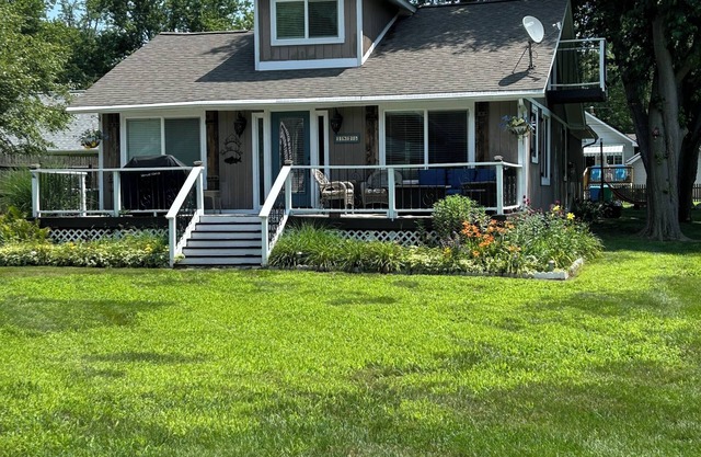 Great Location! open floor plan SLEEPS 10 sandy beach and Island