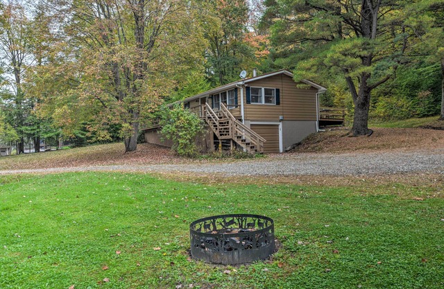 Großes Tal Mtn. Haus auf 30 Hektar w / Teich & Grill