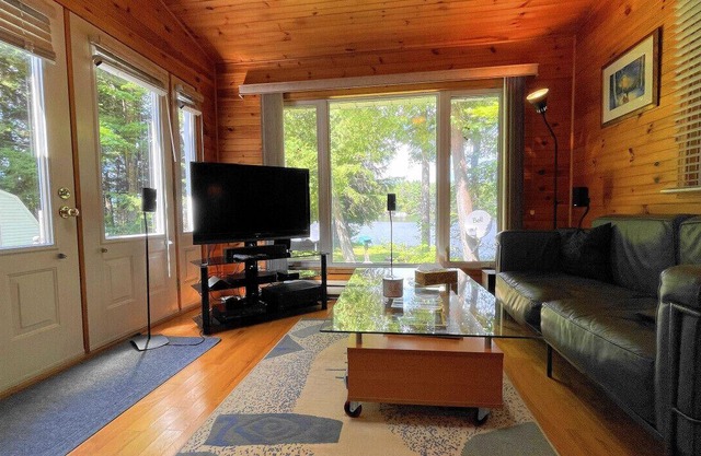 Great Value! Lasswade Lake Cottage Rental