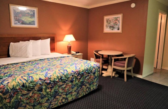 Great Value, Quality Stay! Pets are Welcome, With Free Parking Onsite!