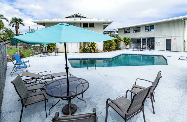 Great value! Two Bedroom Hilo Condo with air conditioned bedrooms