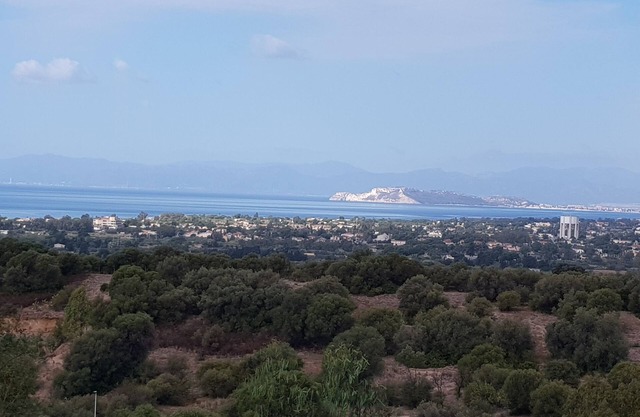 Tolle Aussicht auf die Bucht-hochwertige Ausstattung-wenige Minuten vom Strand