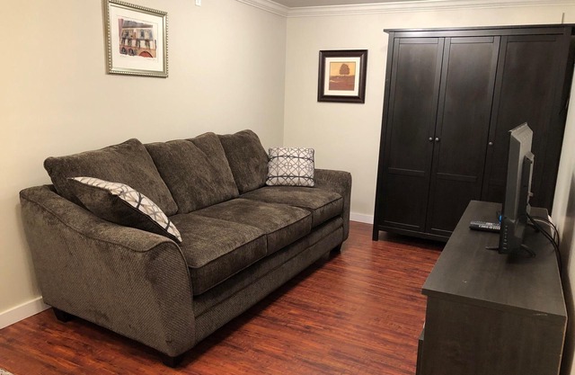 Increíble ubicación de WEST VANCOUVER! 2 DORMITORIOS / 2 BAÑOS Suite Jardín