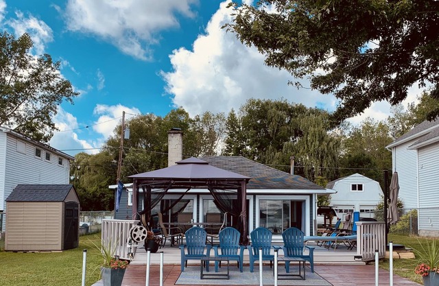 Great Year-Round Rental Cottage Finger Lakes Owasco Lake, NY - Smiling Moon