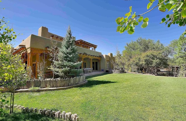 Green Acres Gorgeous Estate 9 minutes from the Plaza!