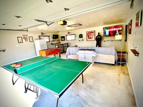 Green Bay Packer Game House or Resch Expo less than 1 mile from Lambeau Field
