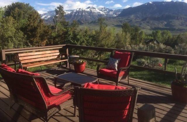 Neu renoviertes, haustierfreundliches Haus mit atemberaubendem Bergblick!