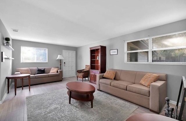 ~Green Hill Hideaway Sleeps 12 15Mins to Stadium~